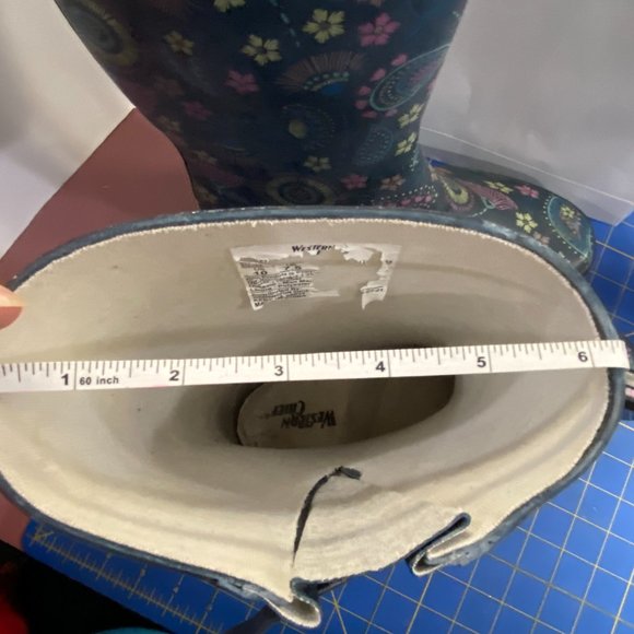 Western Garden Rain Boots - Picture 5 of 9